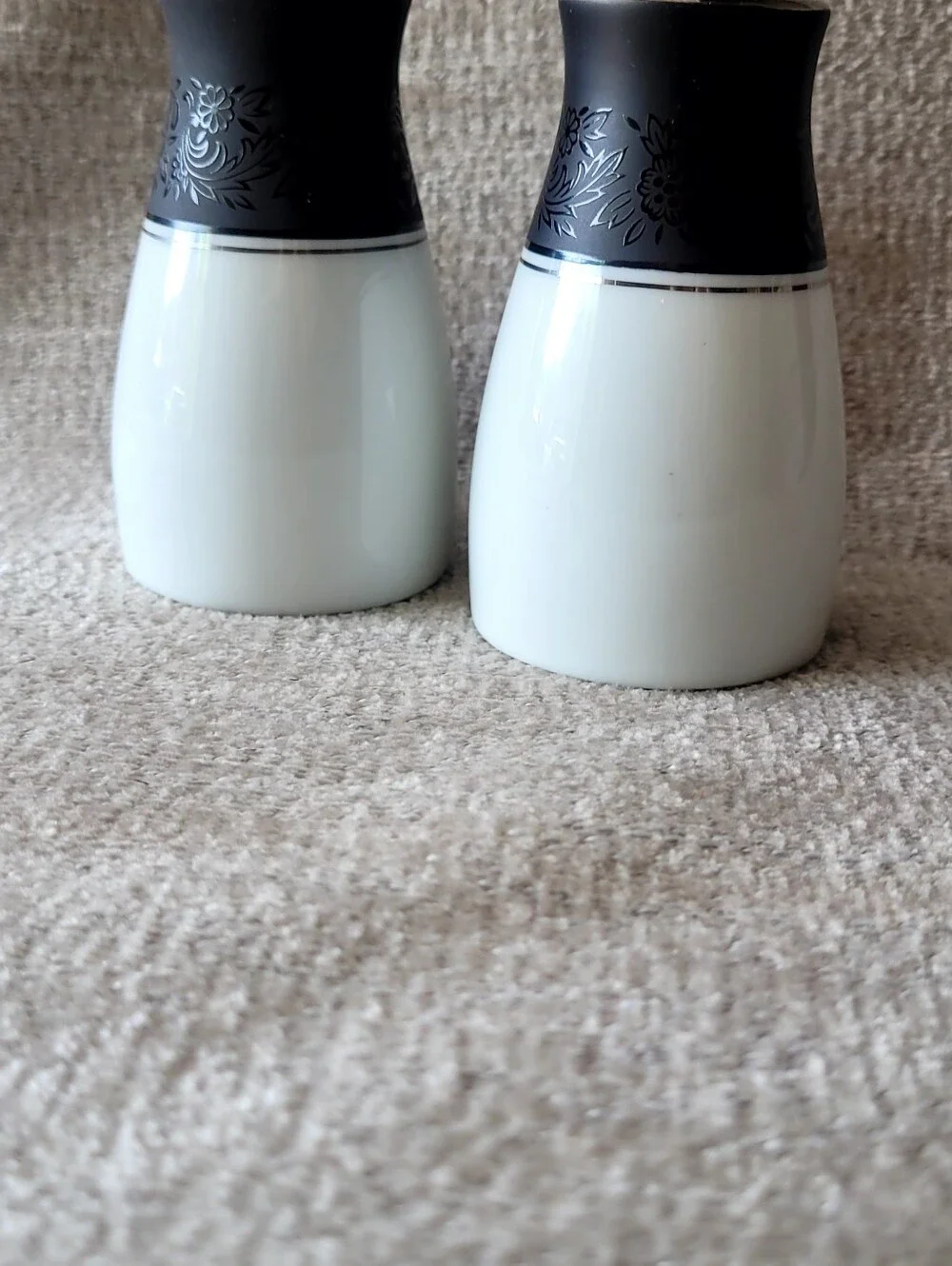 Noritake Mirano 6878 Salt & Pepper Set - Excellent